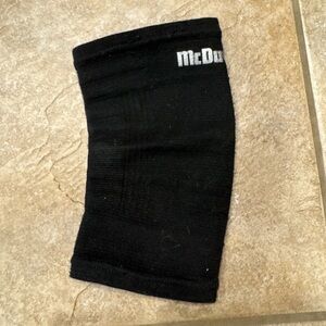McDavid Black Knee Support Sleeve Small